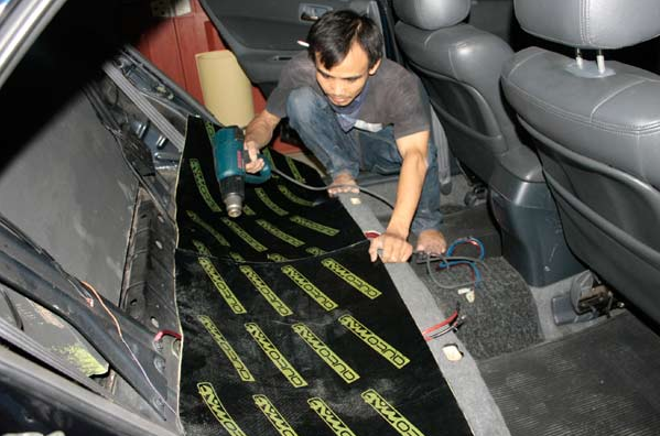 pasang peredam mobil sendiri